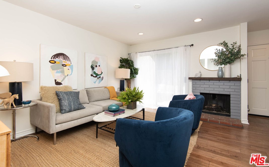 11818 Moorpark St #t, North Hollywood, CA 91604