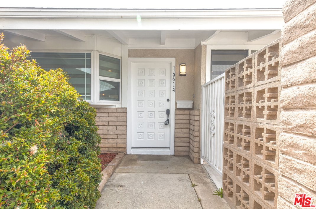 14614 Los Fuentes Rd, La Mirada, CA 90638-4354