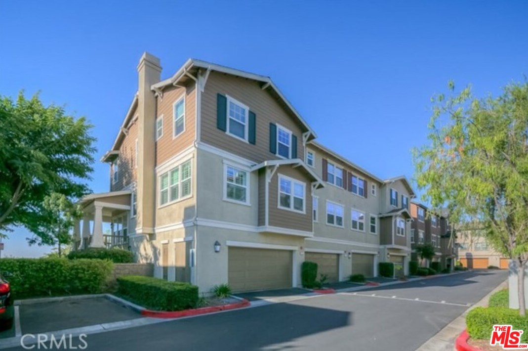 2098 Arnold Way, Fullerton CA 92833-2143 exterior