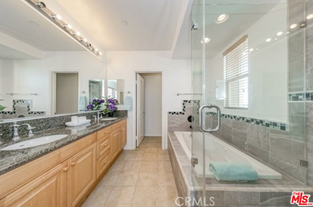 2098 Arnold Way, Fullerton CA 92833-2143 exterior