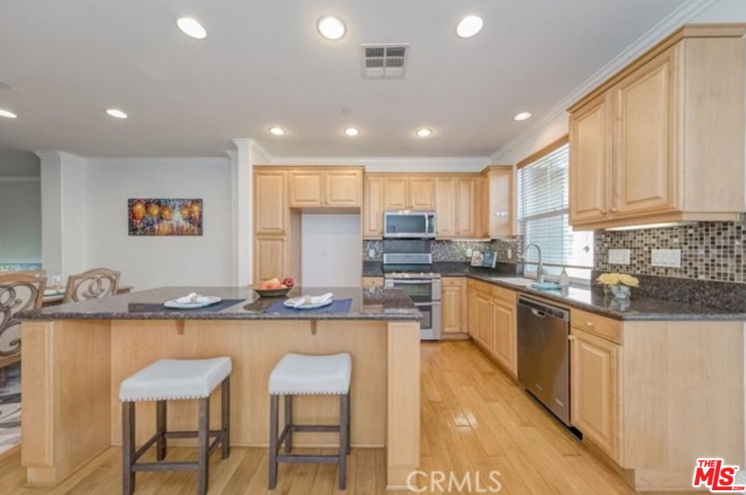 2098 Arnold Way, Fullerton CA 92833-2143 exterior