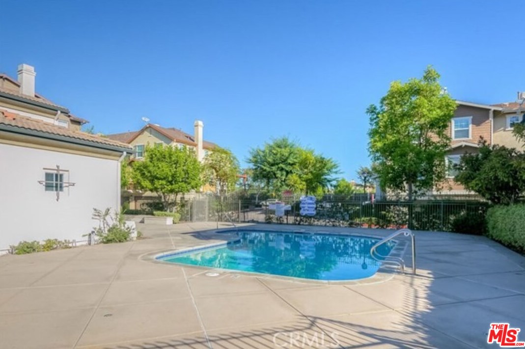 2098 Arnold Way, Fullerton CA 92833-2143 exterior