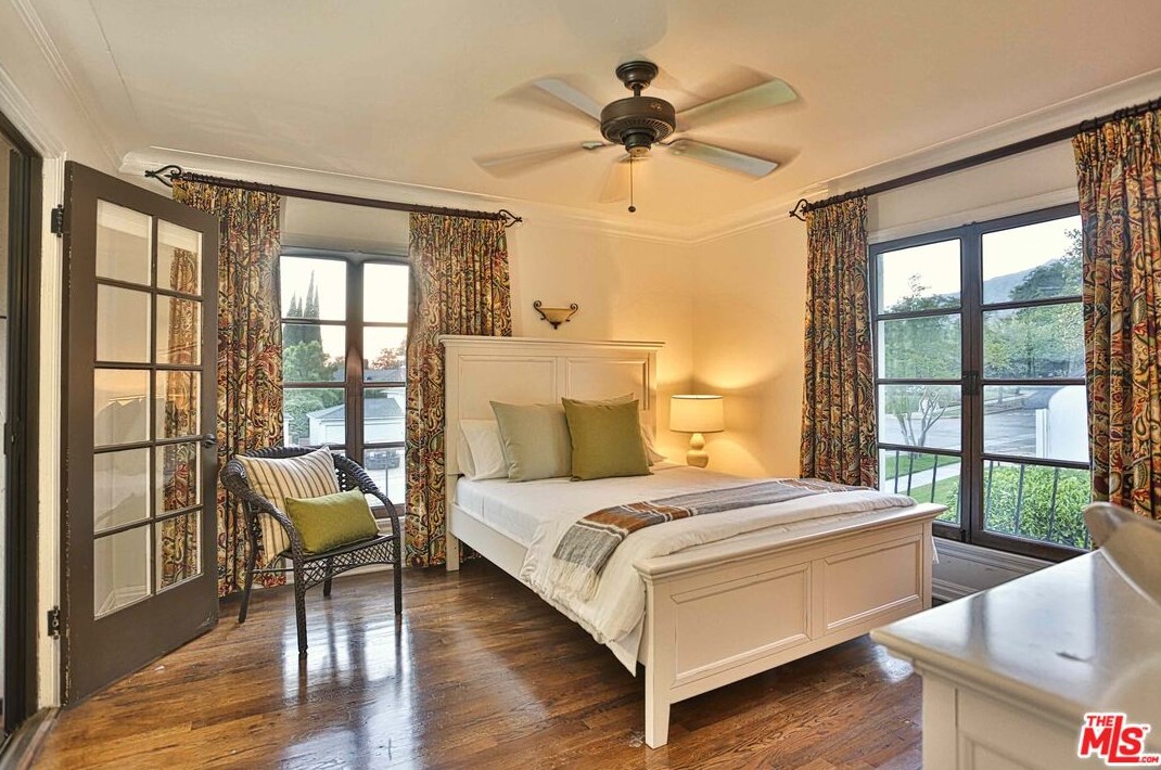 1360 Virginia Ave, Glendale CA 91202-1530 exterior