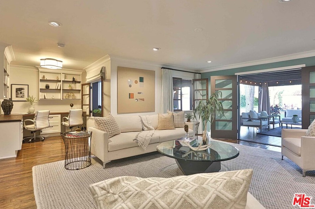 1360 Virginia Ave, Glendale CA 91202-1530 exterior