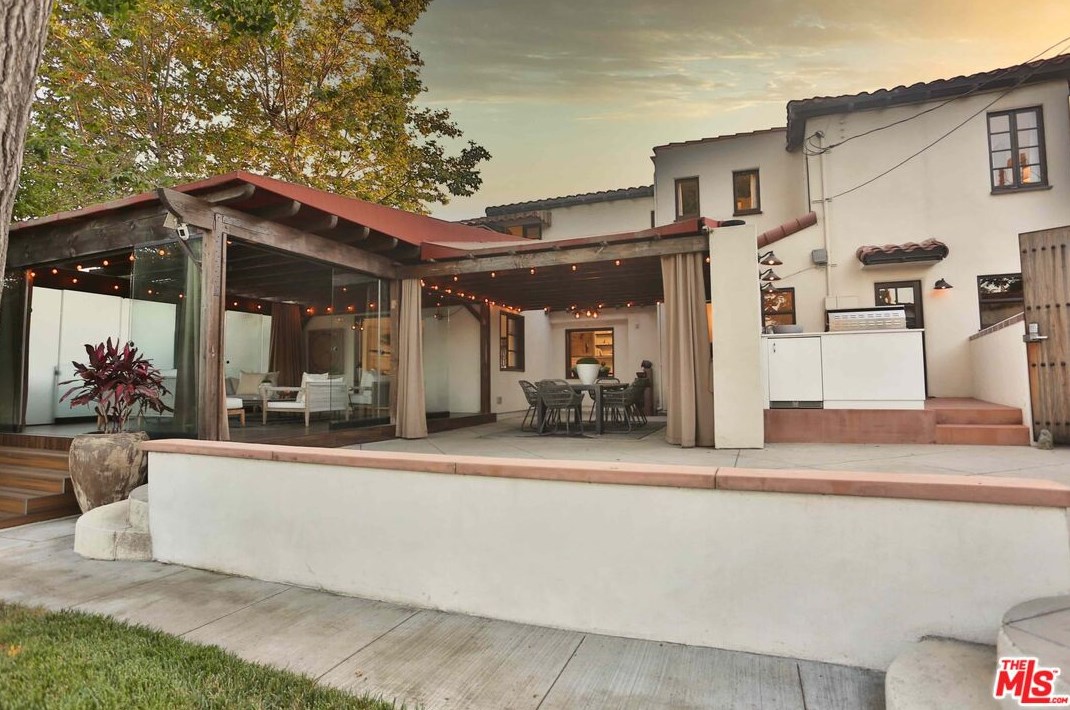 1360 Virginia Ave, Glendale CA 91202-1530 exterior