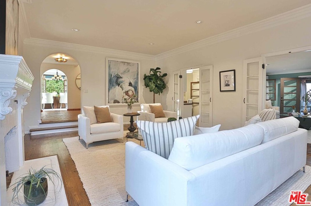 1360 Virginia Ave, Glendale CA 91202-1530 exterior