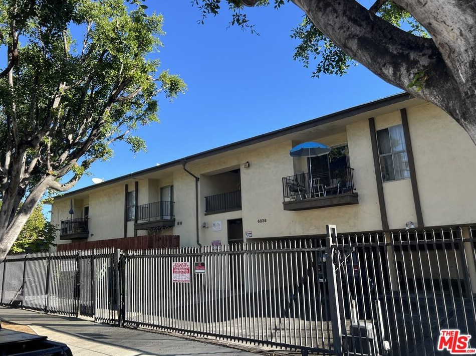 6836 Radford Ave, North Hollywood, CA 91605