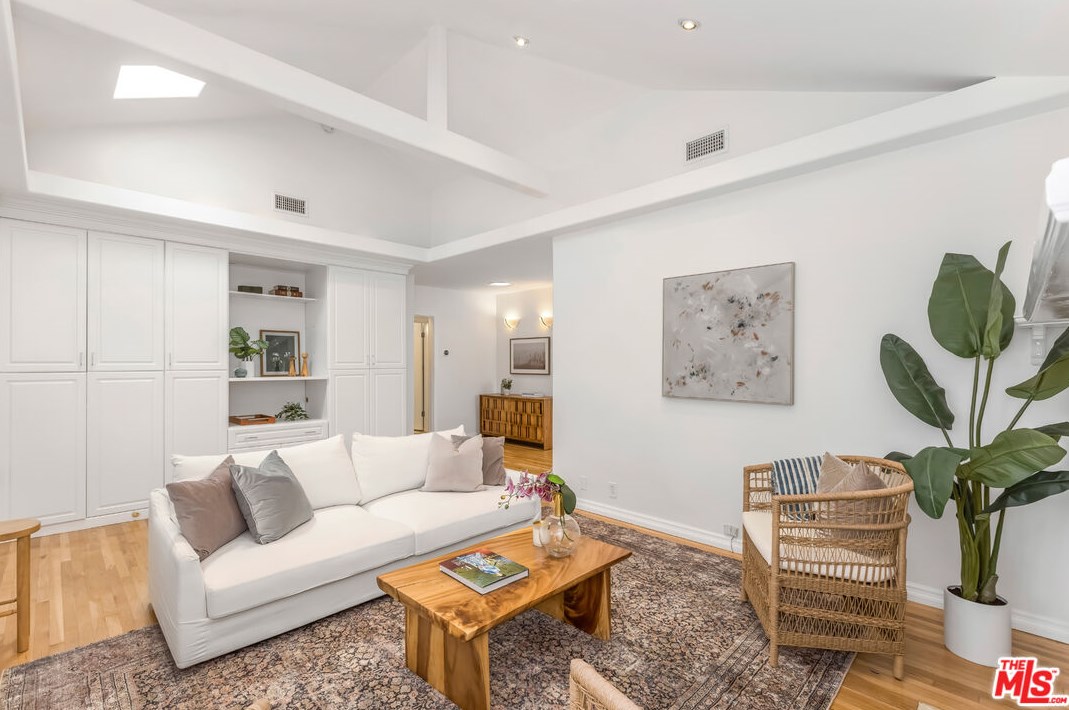 4071 Tivoli Ave, Los Angeles CA  90066-5103 exterior