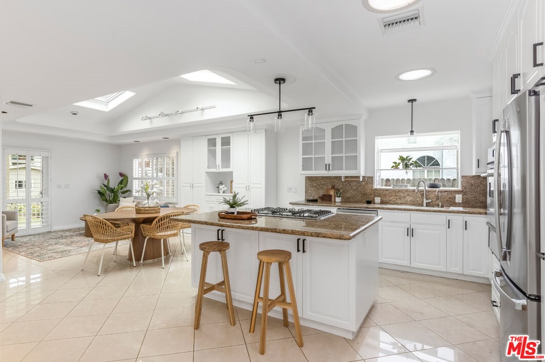 4071 Tivoli Ave, Los Angeles CA  90066-5103 exterior