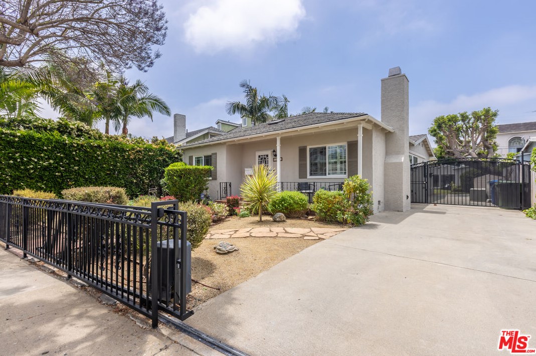 4071 Tivoli Ave, Los Angeles, CA 90066-5103