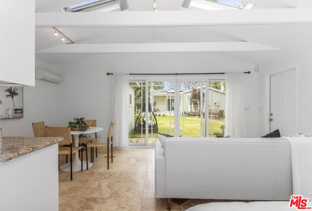 4071 Tivoli Ave, Los Angeles CA  90066-5103 exterior