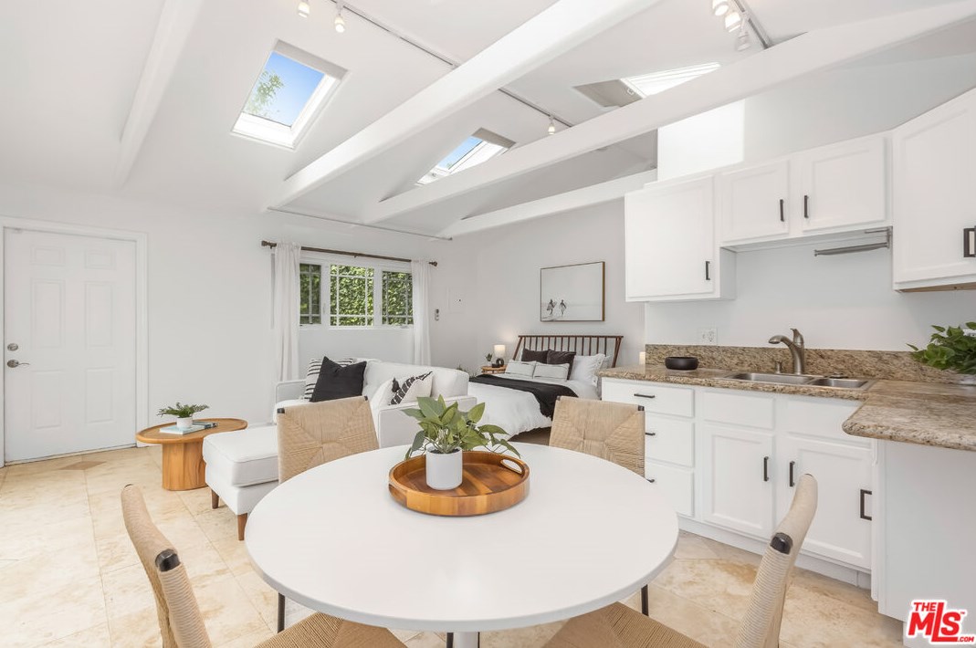 4071 Tivoli Ave, Los Angeles CA  90066-5103 exterior