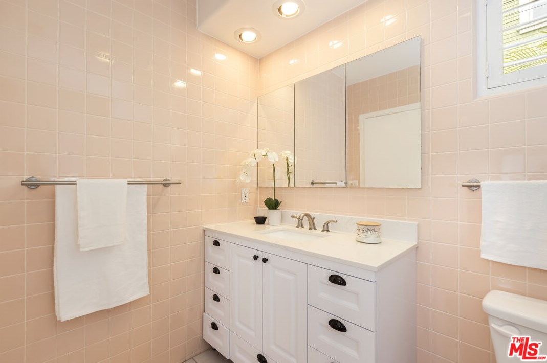 4071 Tivoli Ave, Los Angeles CA  90066-5103 exterior