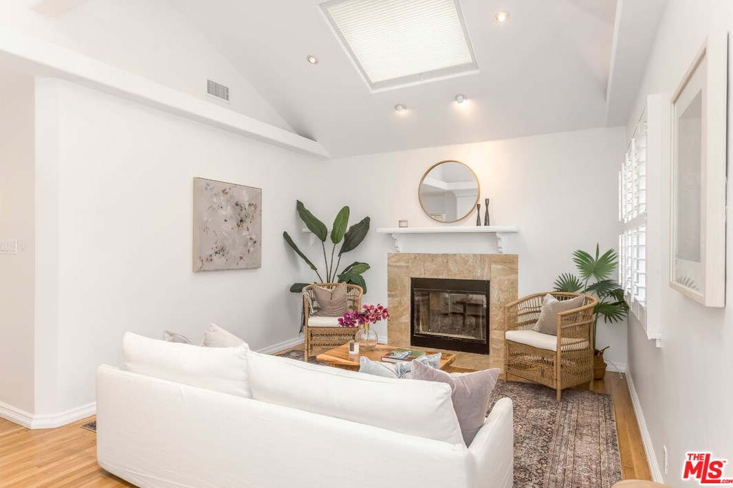 4071 Tivoli Ave, Los Angeles CA  90066-5103 exterior