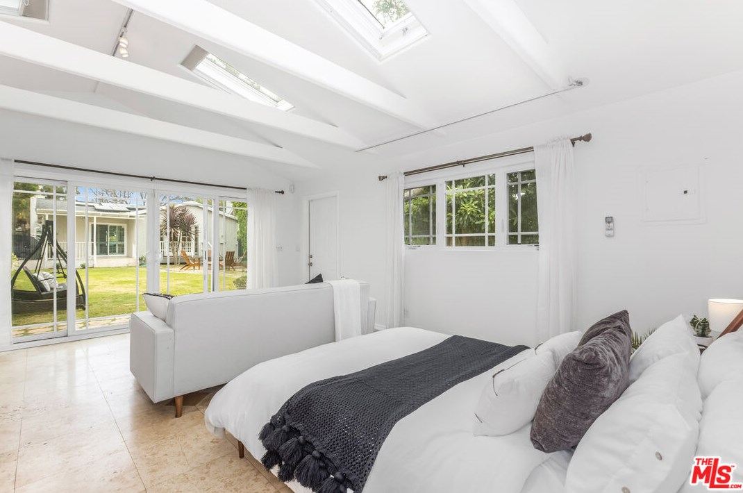 4071 Tivoli Ave, Los Angeles CA  90066-5103 exterior