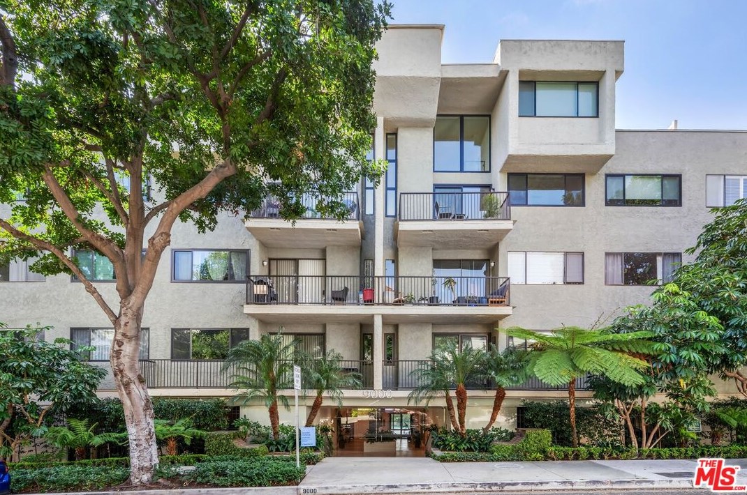 9000 Cynthia St, Los Angeles CA  90069-4852 exterior