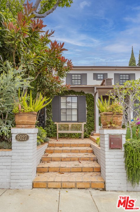9027 Phyllis Ave, Los Angeles, CA 90069-4408