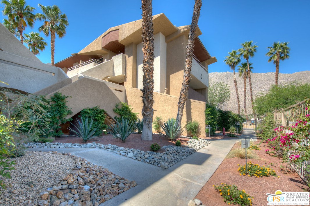 470 Calle Encilia, Palm Springs CA  92262-7583 exterior