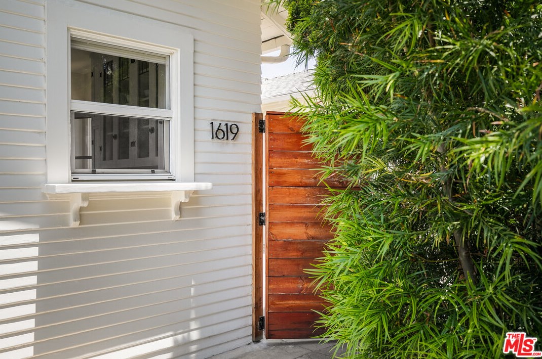 1619 Altivo Way, Los Angeles, CA 90026-2025