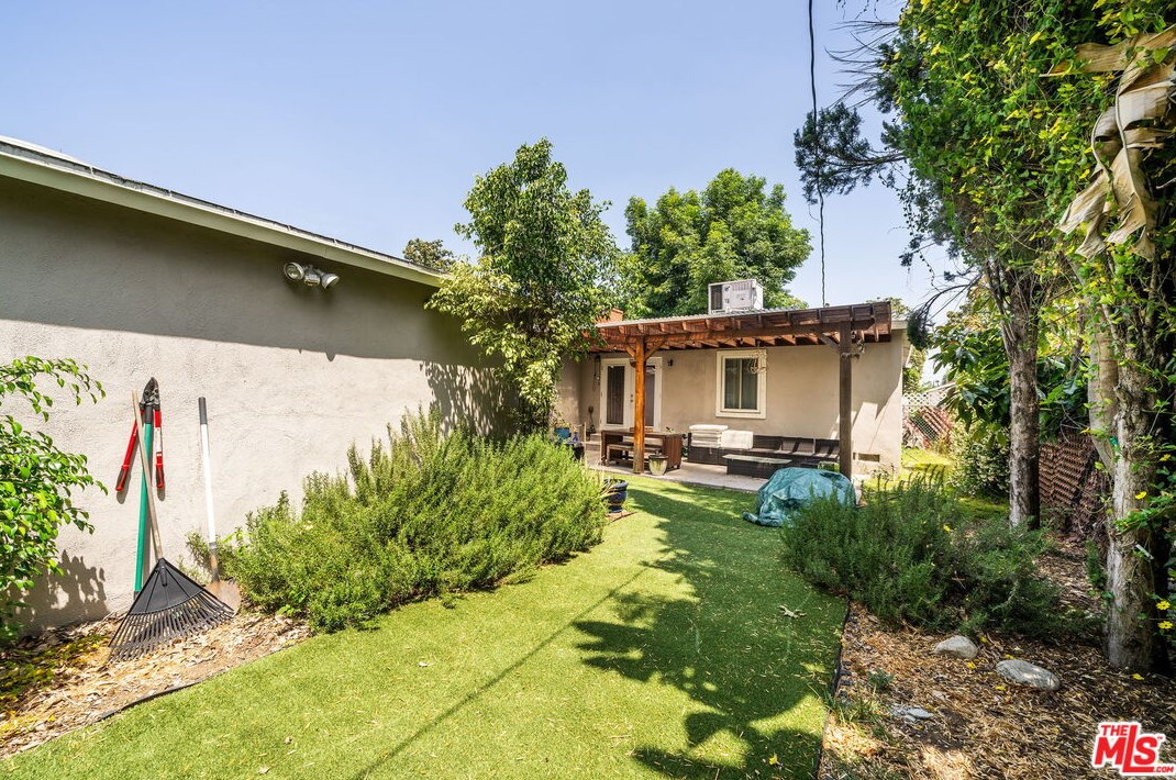 15056 Hartland St, Van Nuys CA 91406-5014 exterior