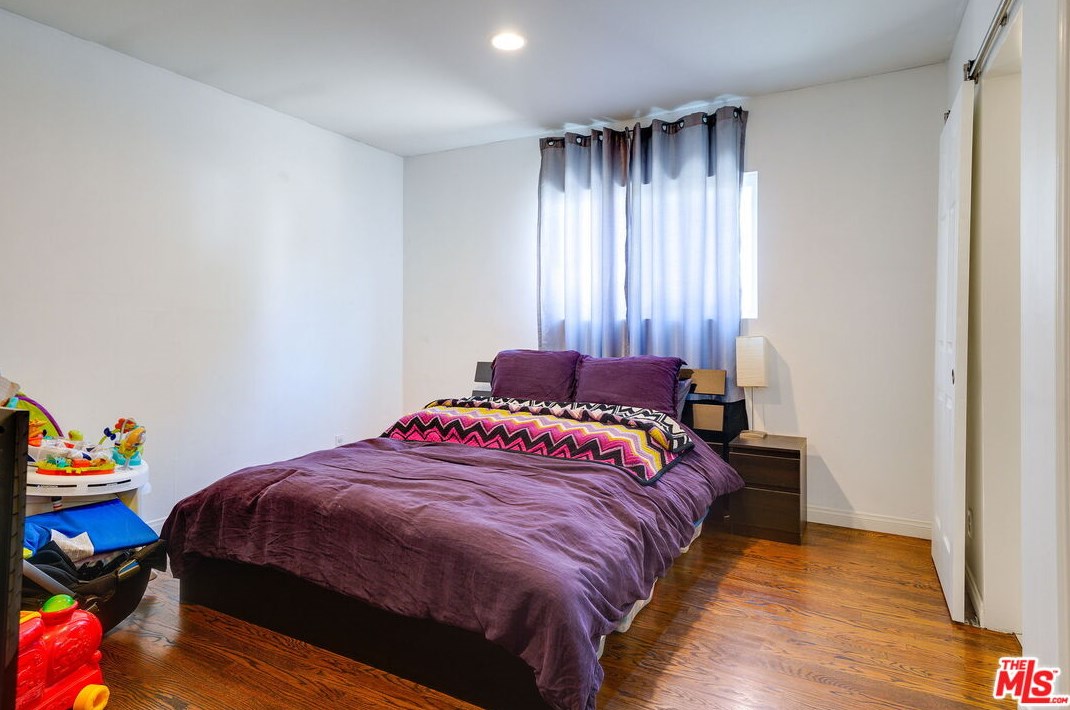 15056 Hartland St, Van Nuys CA 91406-5014 exterior