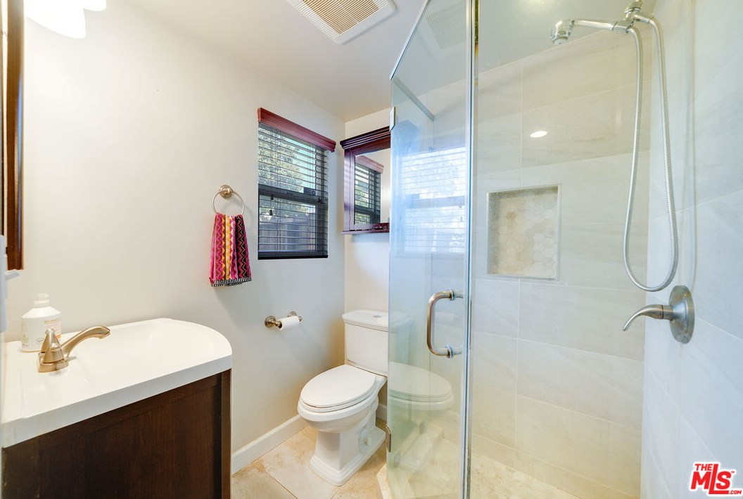 15056 Hartland St, Van Nuys CA 91406-5014 exterior