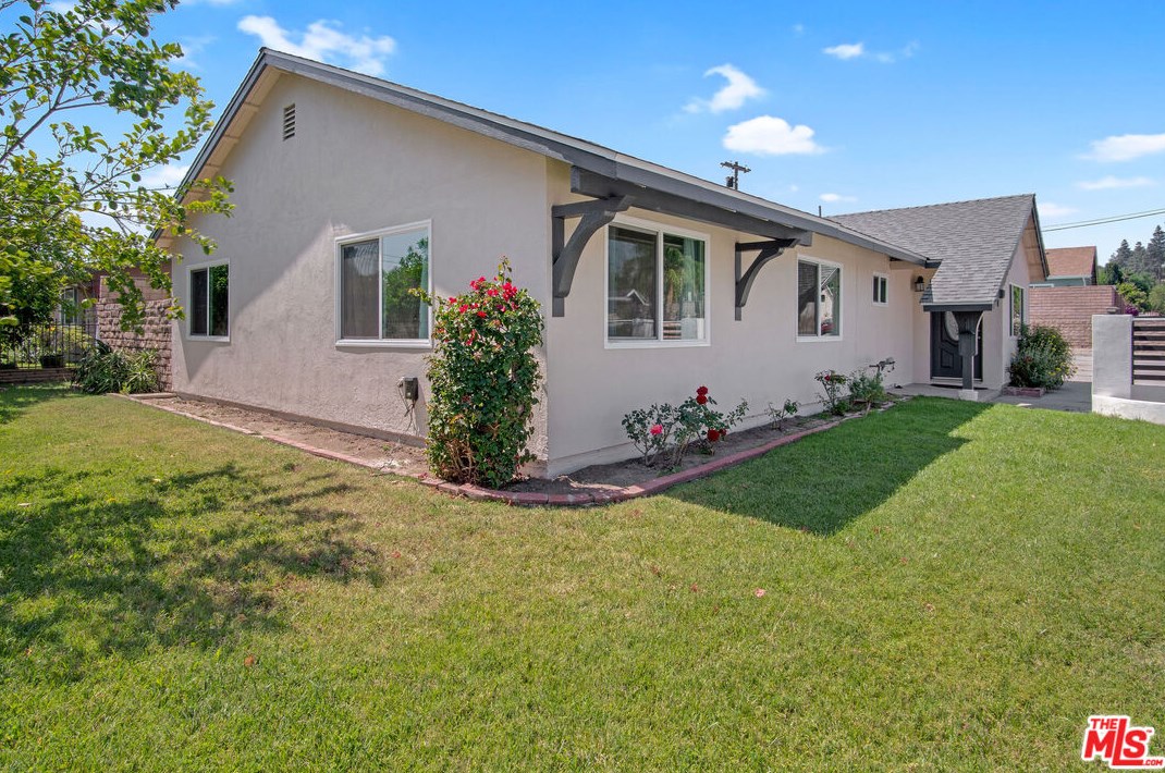 11501 Gothic Ave, San Fernando, CA 91344