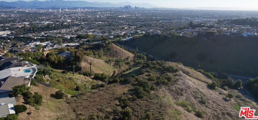 4138 Mantova Dr, Los Angeles CA  90008-1129 exterior