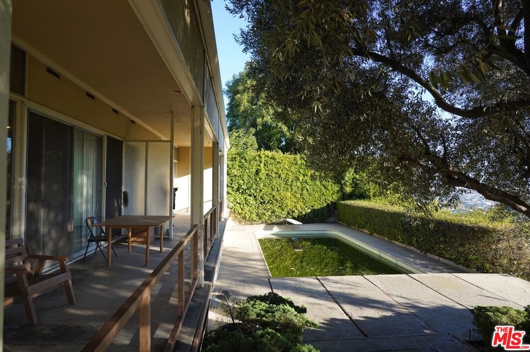 4138 Mantova Dr, Los Angeles CA  90008-1129 exterior