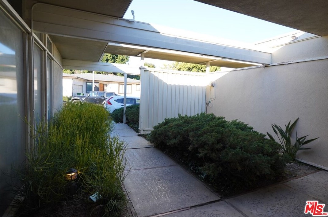4138 Mantova Dr, Los Angeles, CA 90008-1129