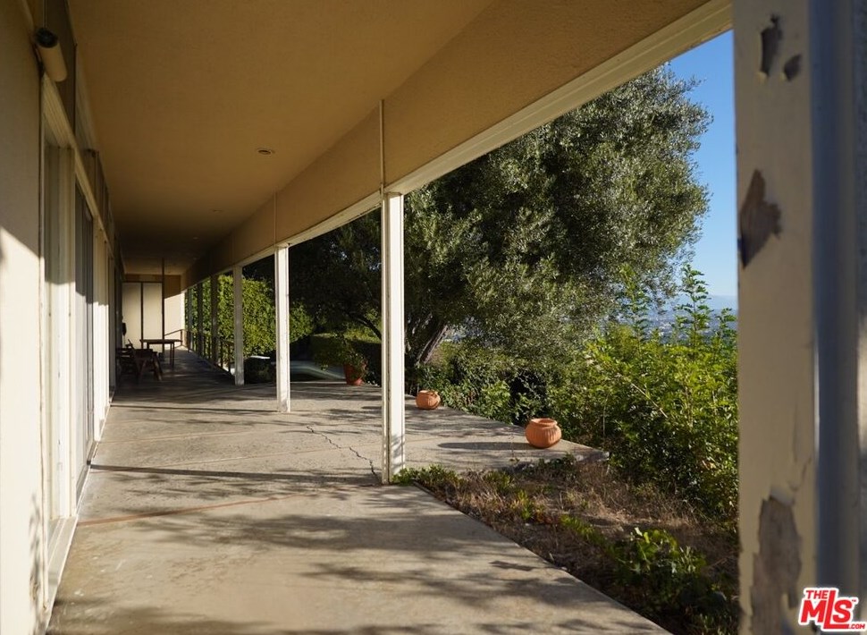 4138 Mantova Dr, Los Angeles CA  90008-1129 exterior