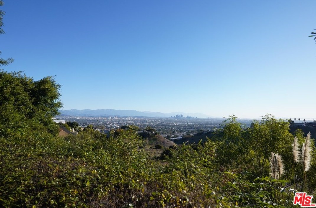 4138 Mantova Dr, Los Angeles CA  90008-1129 exterior