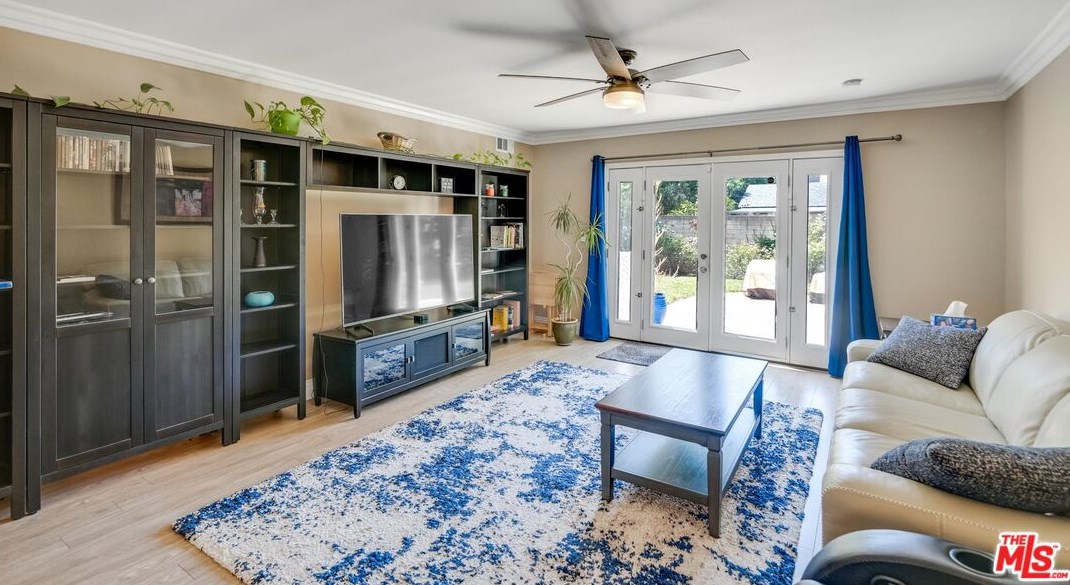 16810 Minnehaha St, San Fernando CA  91344-5920 exterior
