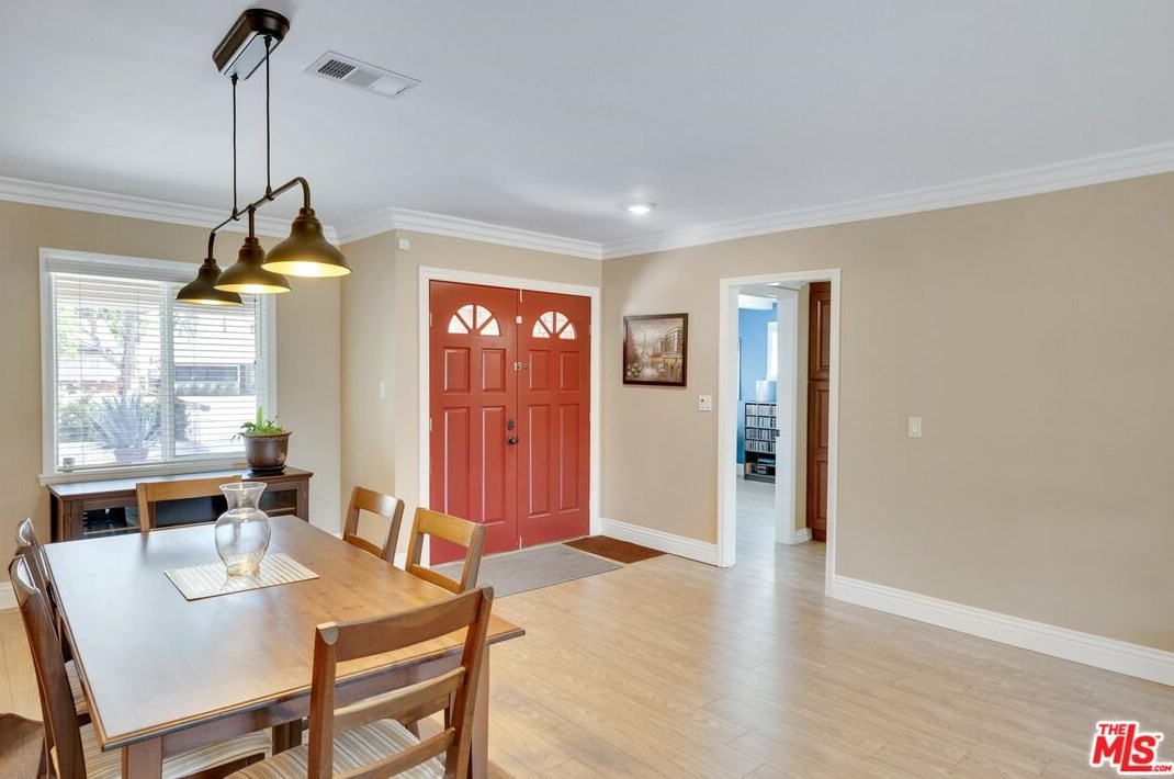16810 Minnehaha St, San Fernando CA  91344-5920 exterior