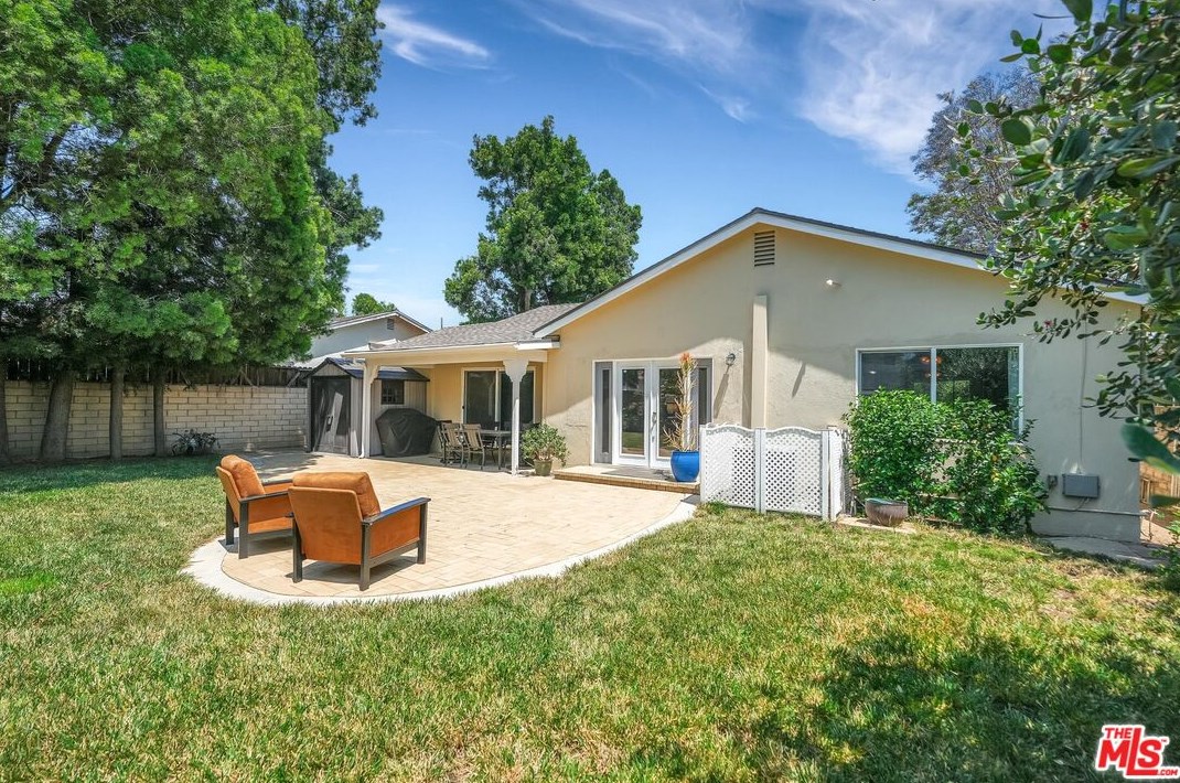 16810 Minnehaha St, San Fernando CA  91344-5920 exterior