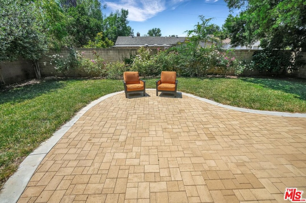 16810 Minnehaha St, San Fernando CA  91344-5920 exterior
