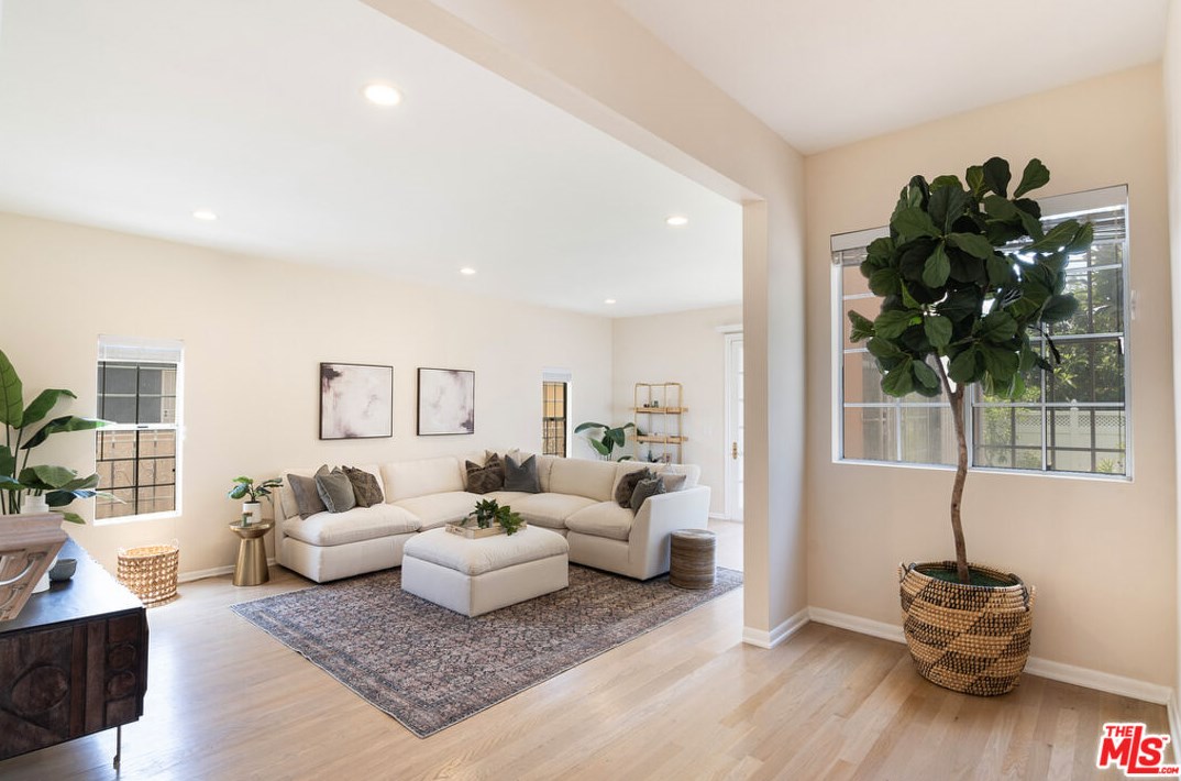 9410 Hargis St, Los Angeles CA  90034-1849 exterior