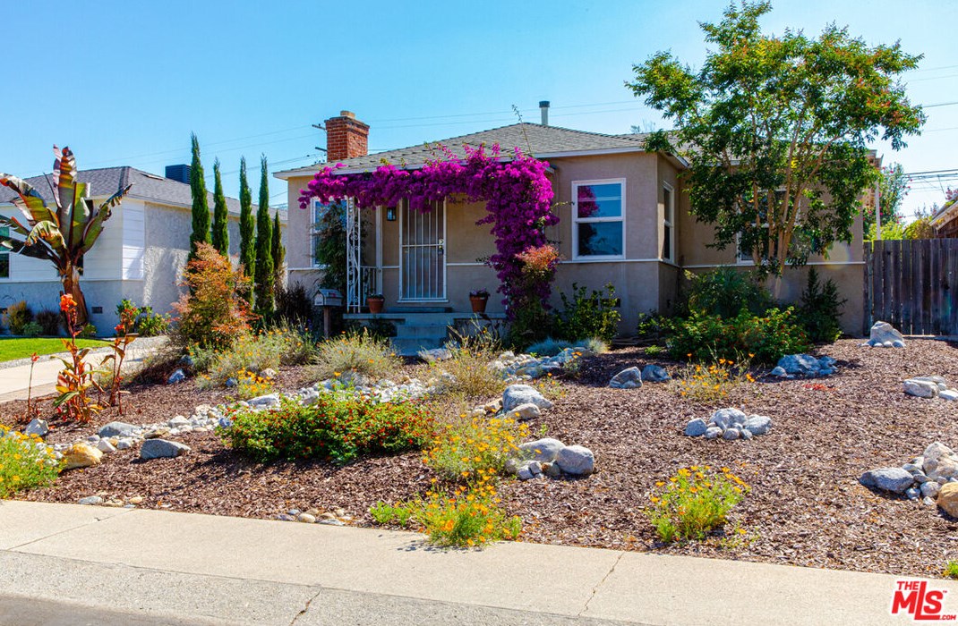 8047 Stewart Ave, Los Angeles, CA 90045-2742