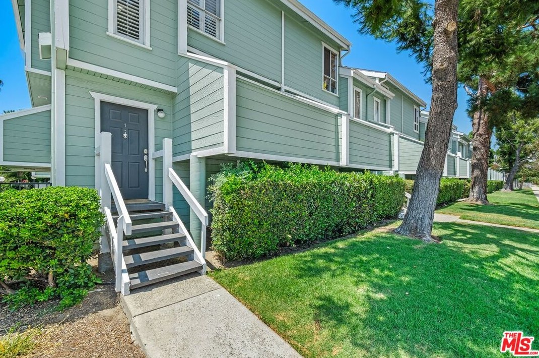 5811 Woodman Ave #1, Van Nuys, CA 91401