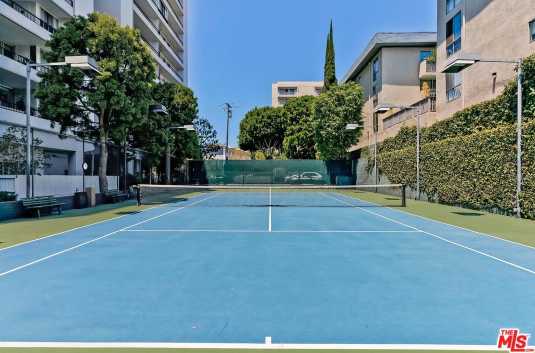 1100 Alta Loma Rd, Los Angeles CA  90069-2436 exterior