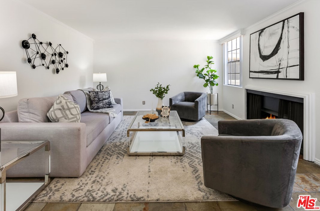 740 Kings Rd, Los Angeles CA  90069-5472 exterior