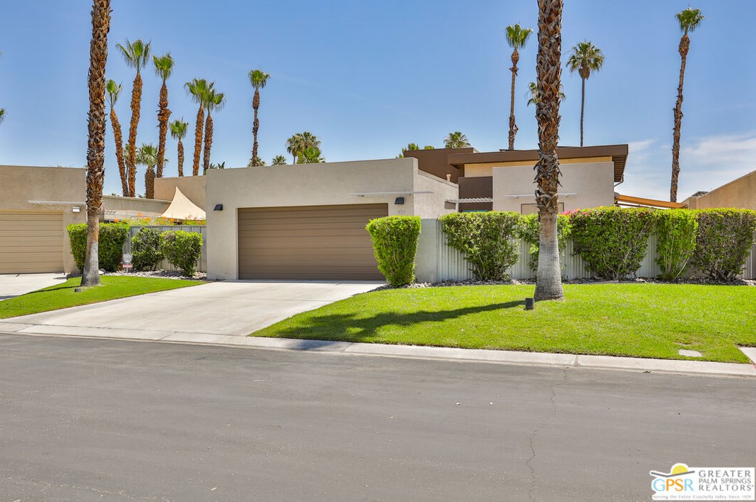 674 Dunes Ct, Palm Springs, CA 92264-0646