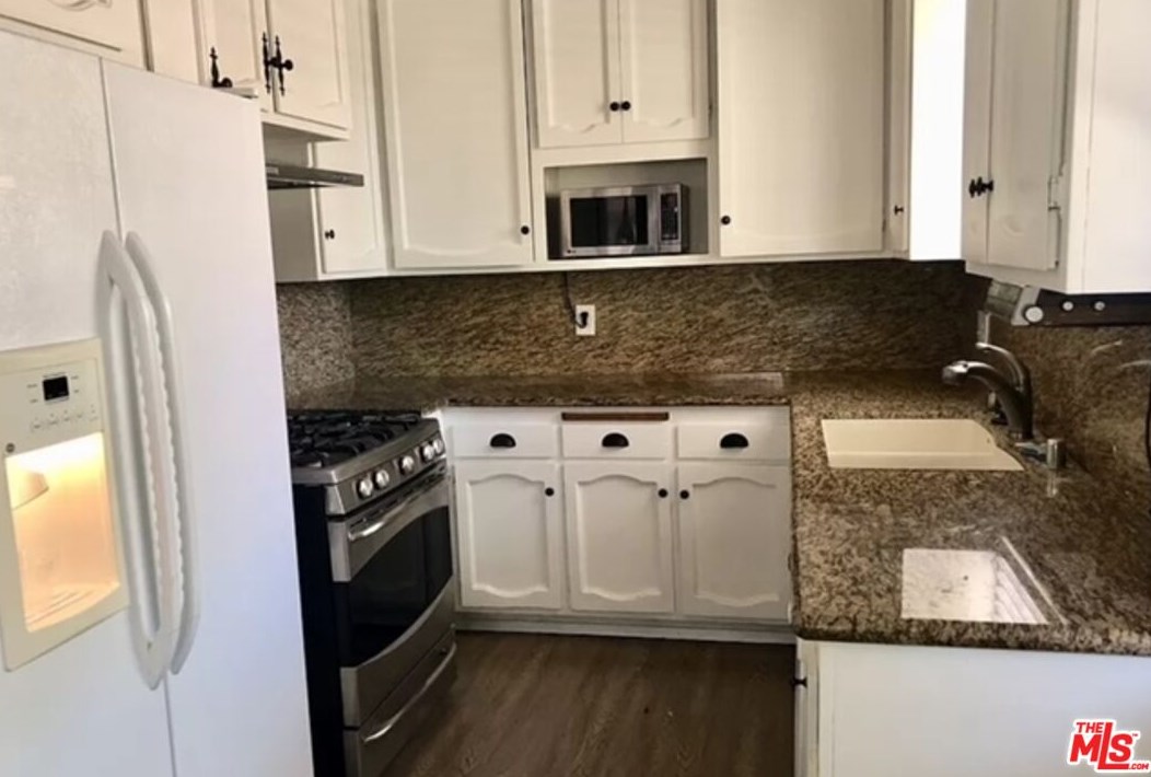 6839 Aura Ave, Los Angeles, CA 91335-3720