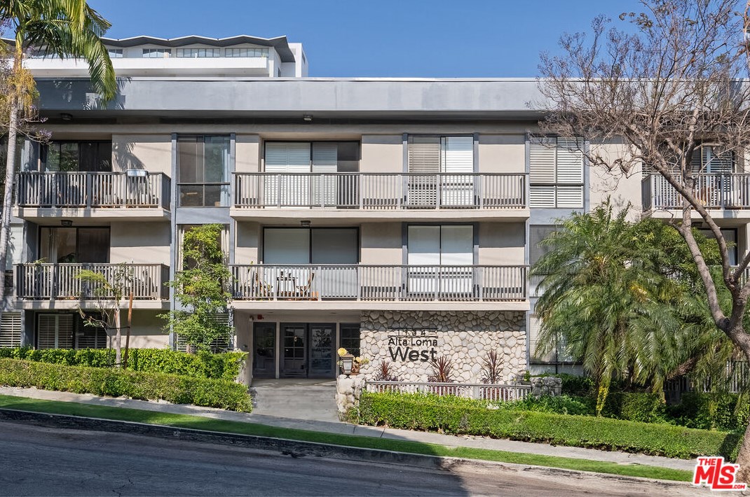 1134 Alta Loma Rd, Los Angeles CA  90069-2454 exterior
