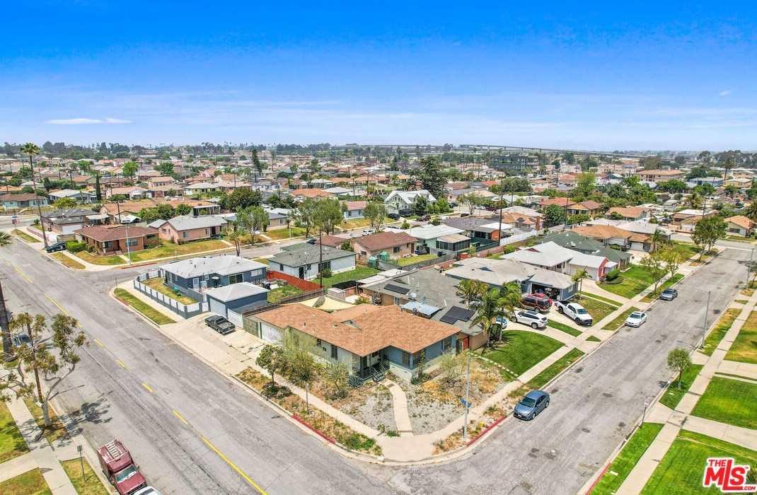 145 124th St, Los Angeles CA  90044-3809 exterior