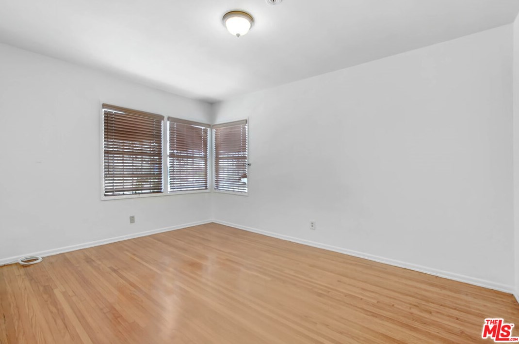 145 124th St, Los Angeles CA  90044-3809 exterior