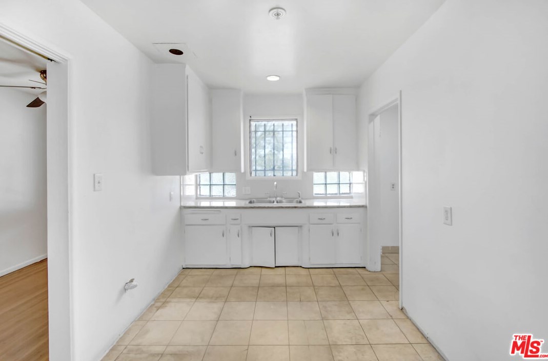 145 124th St, Los Angeles CA  90044-3809 exterior