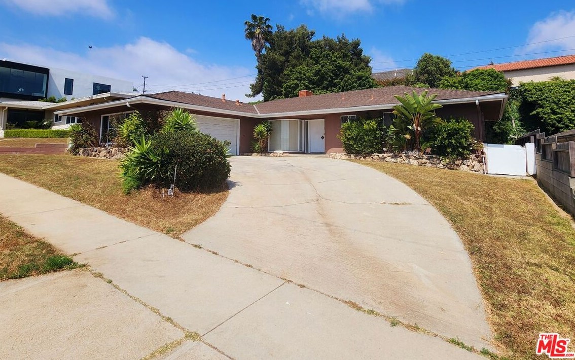 5320 Reynier Ave, Los Angeles, CA 90056-1021