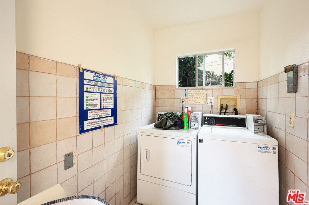 5439 Carlin St, Los Angeles CA  90016-3341 exterior