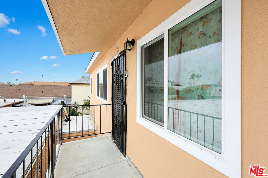 5439 Carlin St, Los Angeles CA  90016-3341 exterior